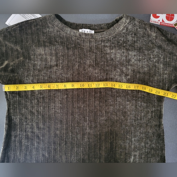 Sweater - Picture 5 of 6